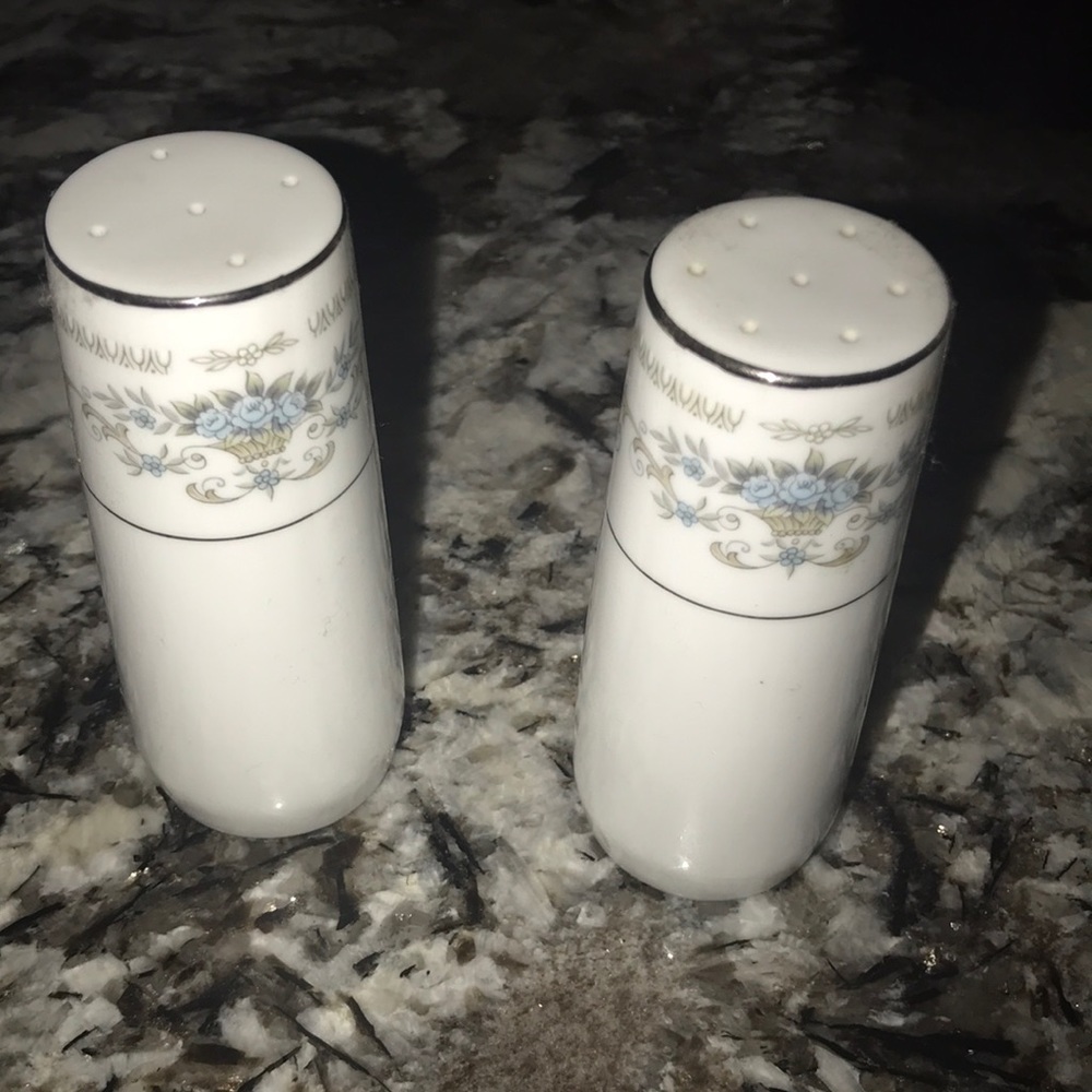 Vintage Noritake salt & pepper shakers